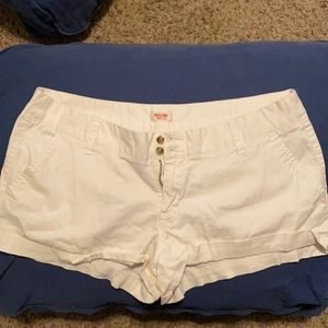 Mossimo  supply Co. white shorts size 13 made out of 98% cotton 2% spandex